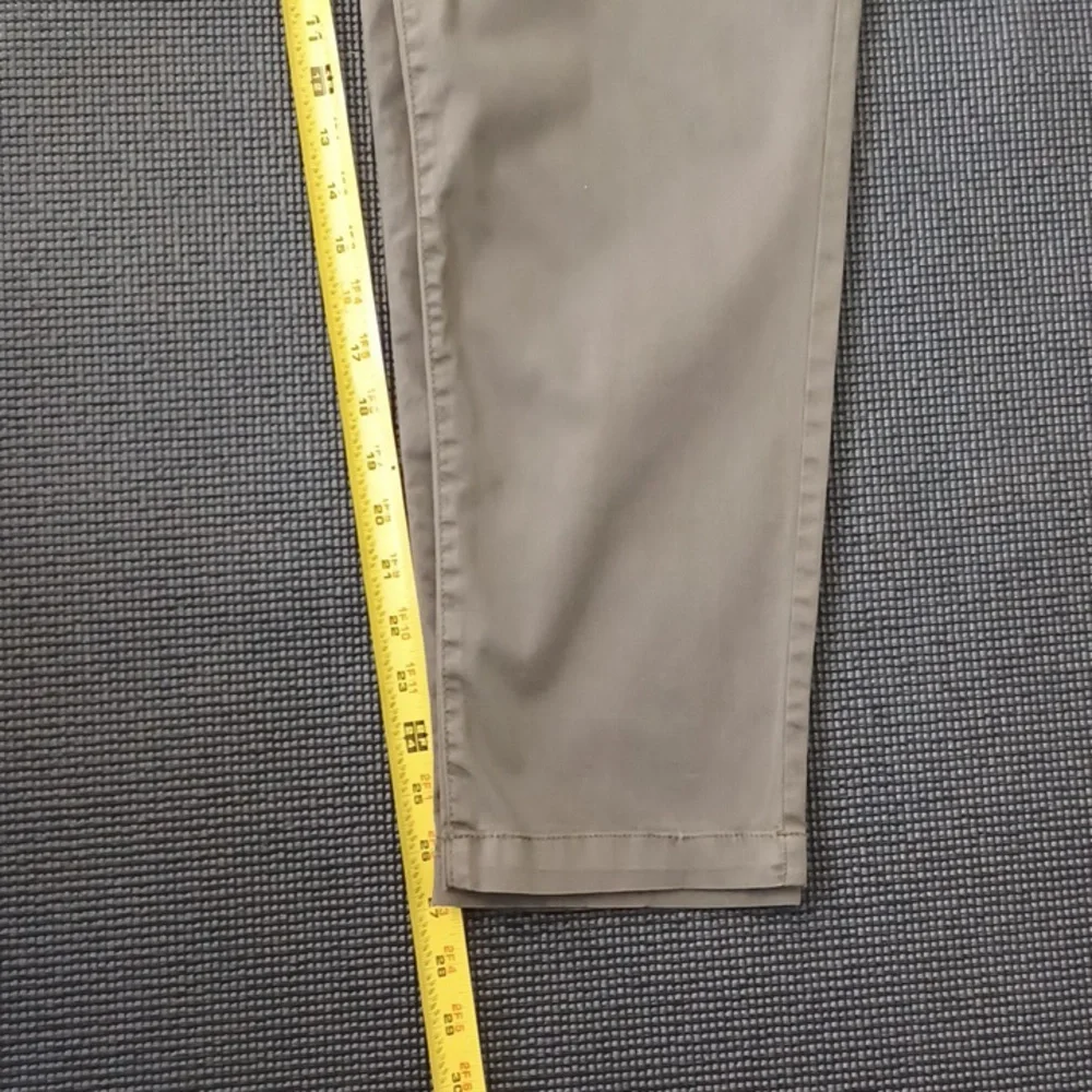 NWT - Size 11 green pants. "High-Rise Mom Pant". Light weight casual. Summer. - Picture 11 of 15